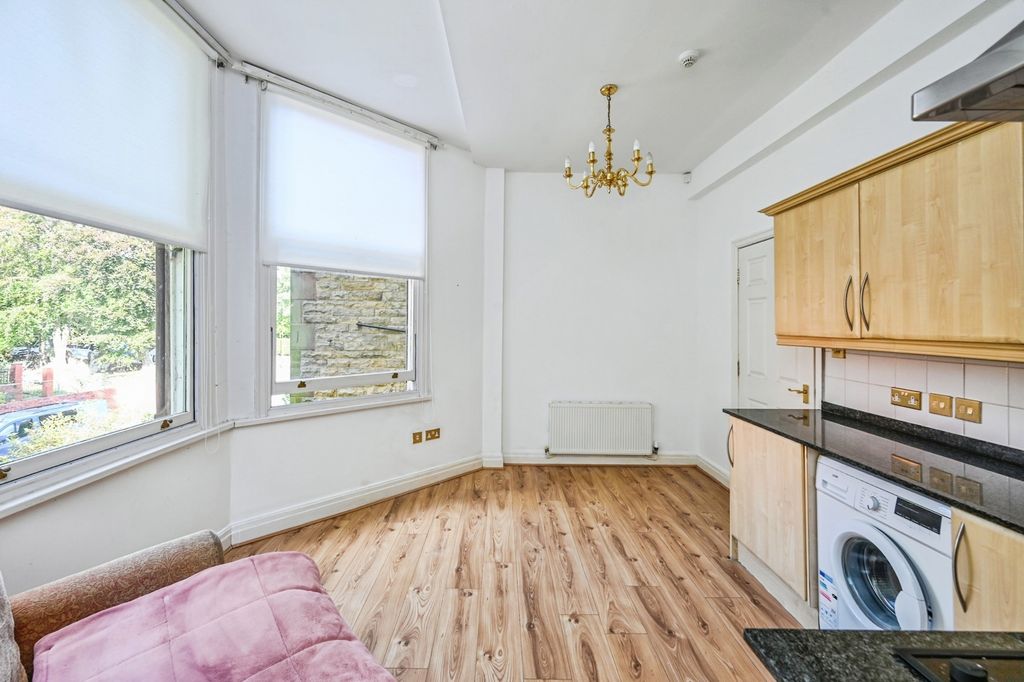 Property photo 3 of 17 Photo