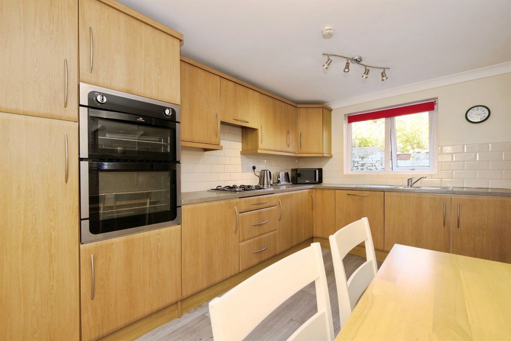 Property photo 2 of 25