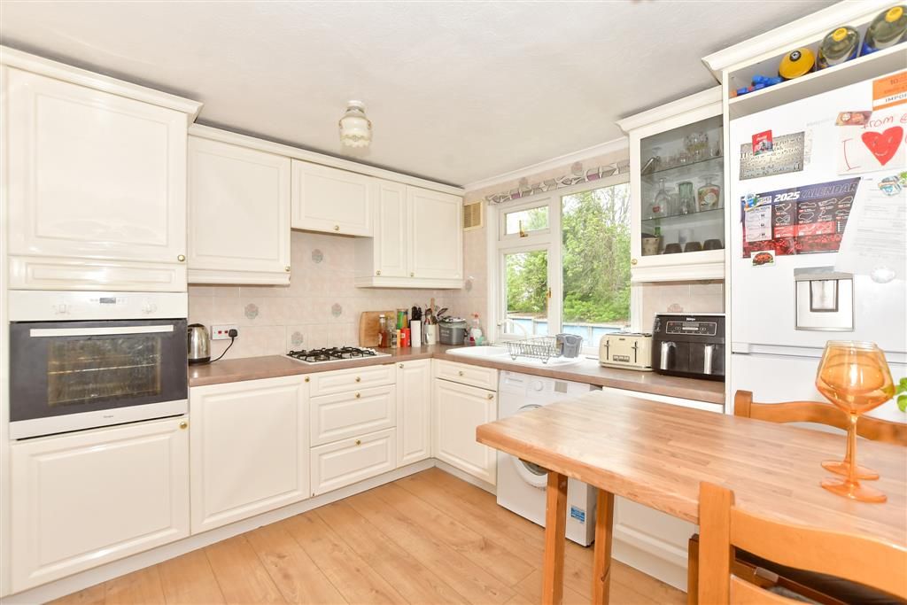 Property photo 1 of 7 Kitchen
