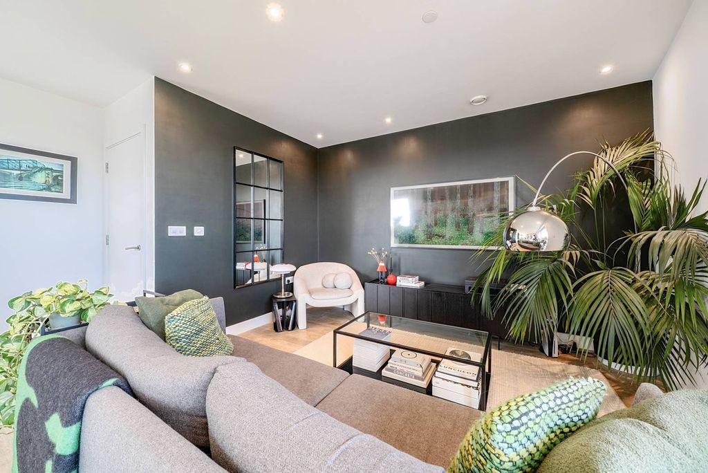 Property photo 2 of 20