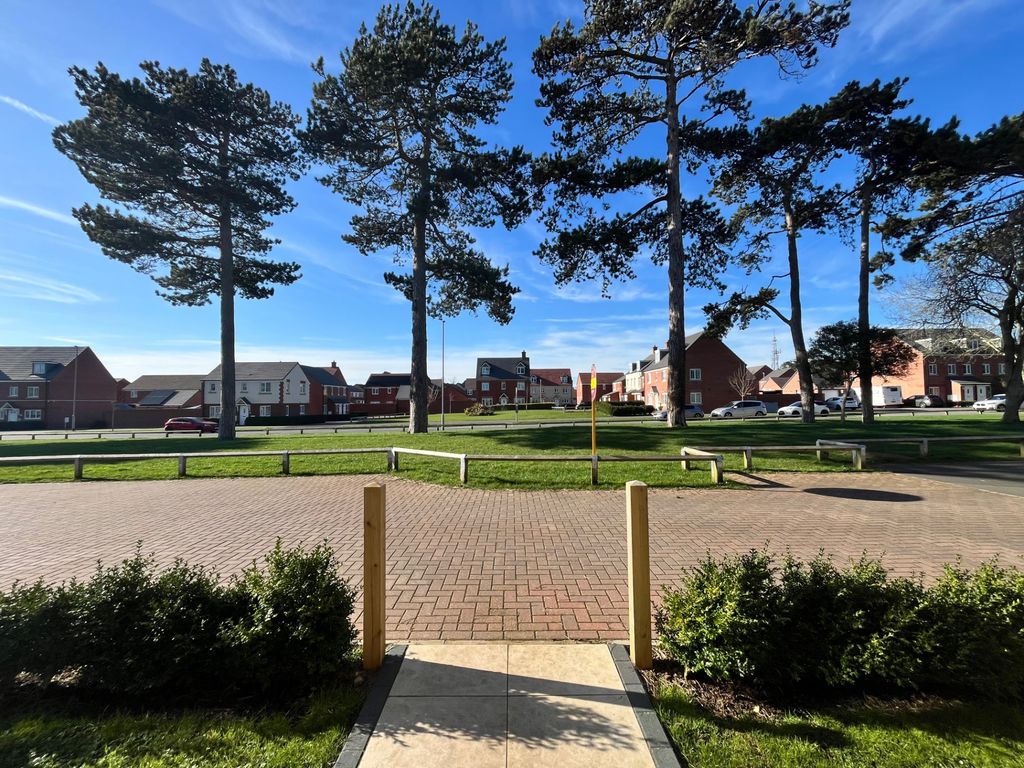 Property photo 2 of 17 Everdon Drive