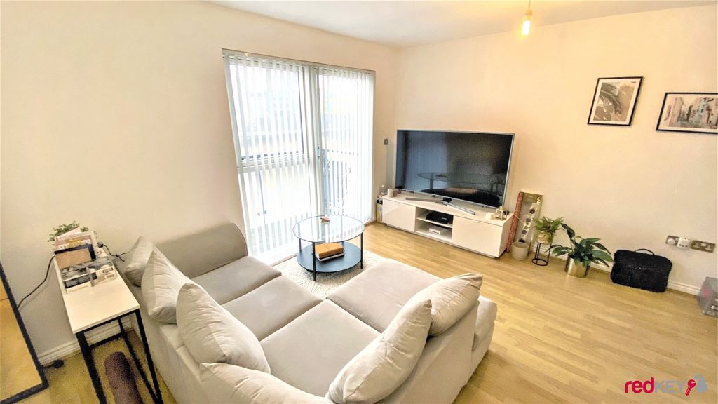 Property photo 2 of 11 Lounge