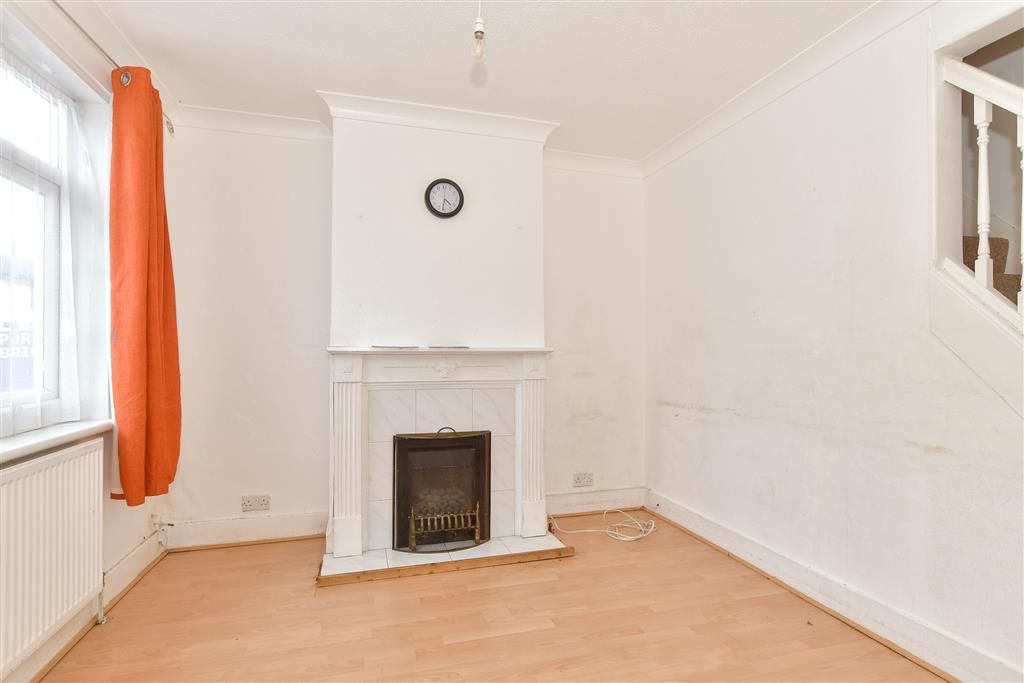 Property photo 3 of 11 Lounge