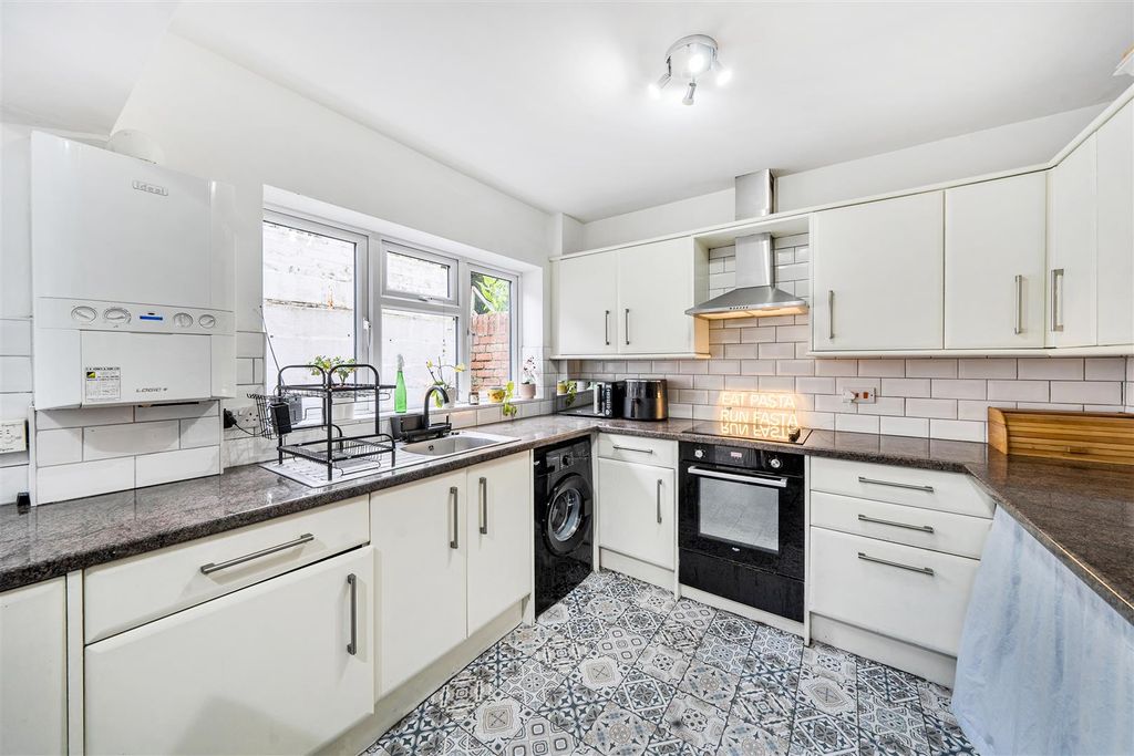Property photo 1 of 27 1476679-12-6A2Bd797d0Df8.Jpg