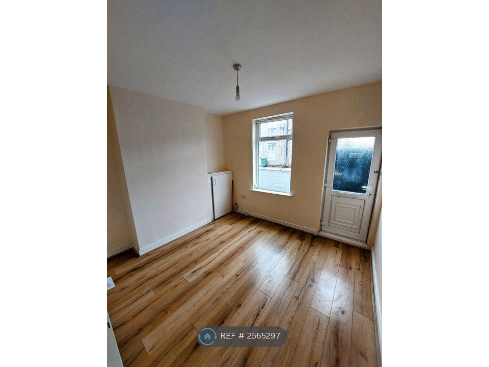 Property photo 1 of 13 Living Room