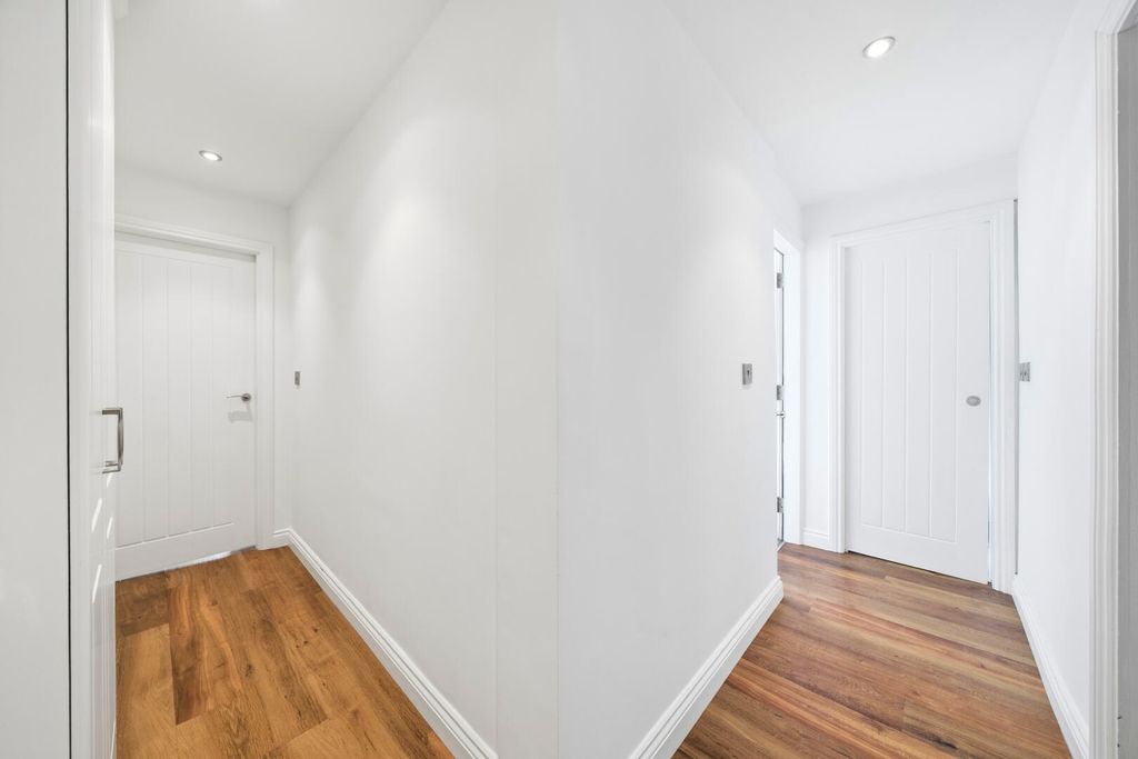 Property photo 2 of 17 Hallway