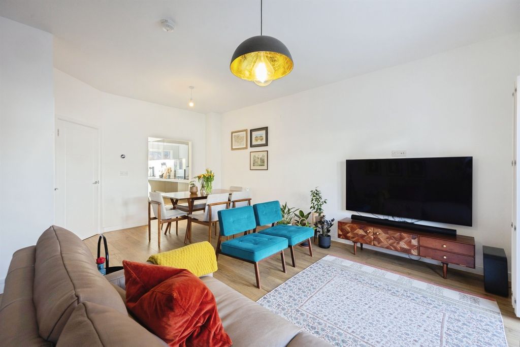 Property photo 2 of 18