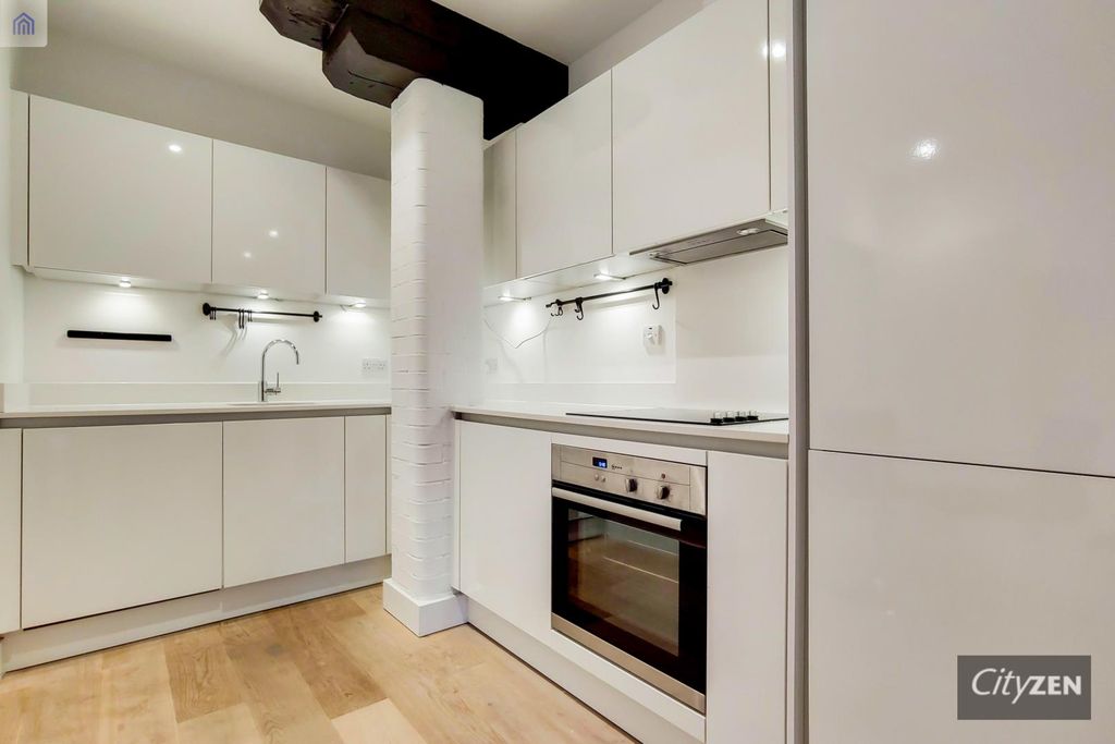 Property photo 2 of 12 Kitchen