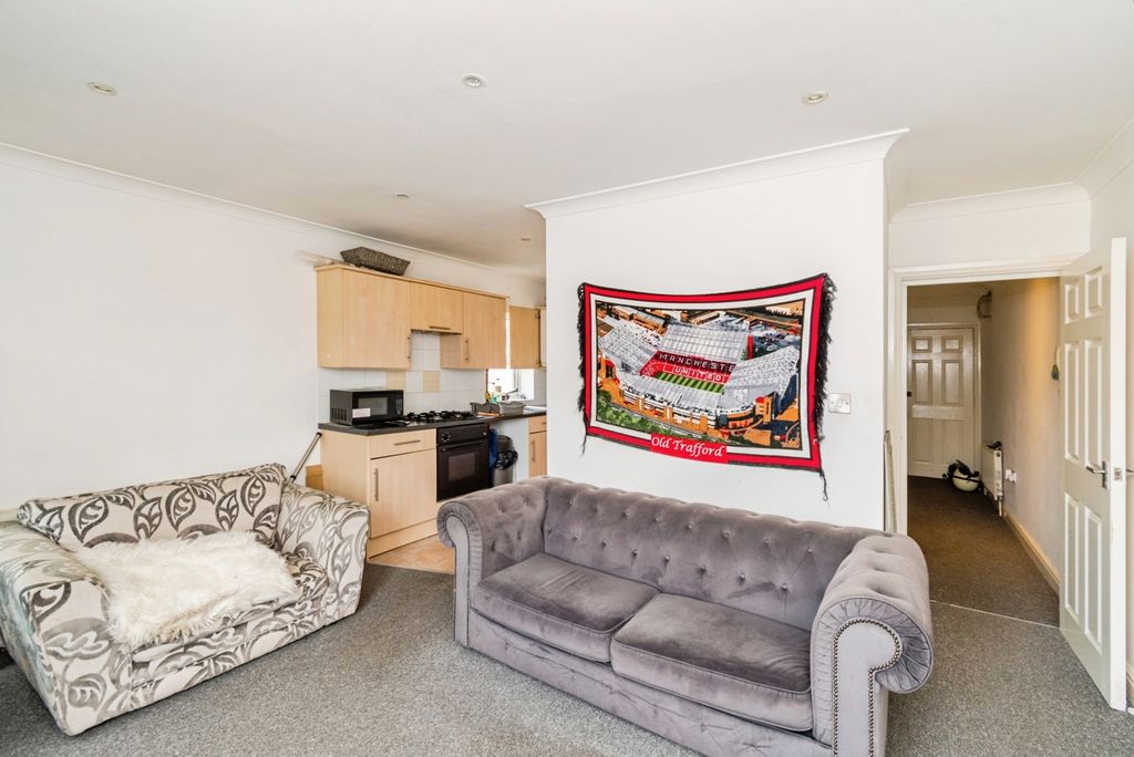 Property photo 3 of 8 Pbox-Img.Jpg