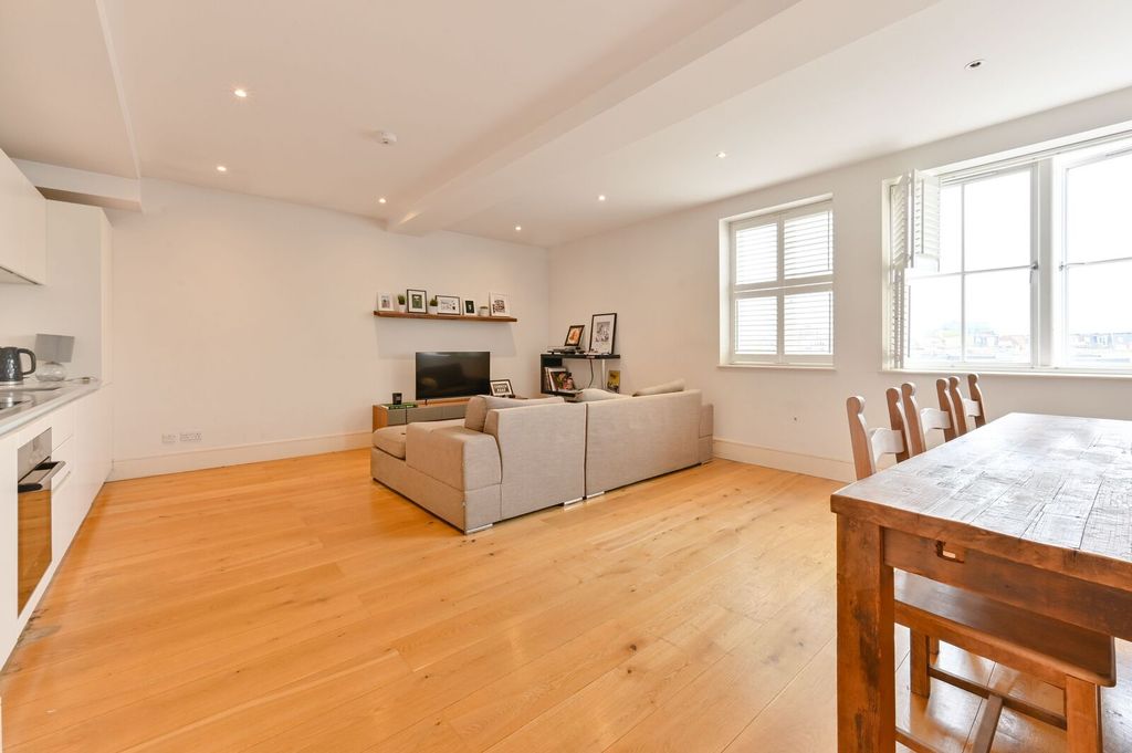 Property photo 2 of 19