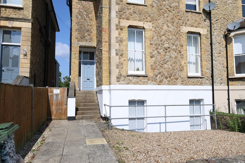 Property photo 1 of 8 Front