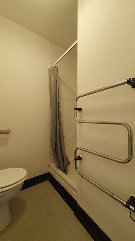 Property photo 1 of 7 Room