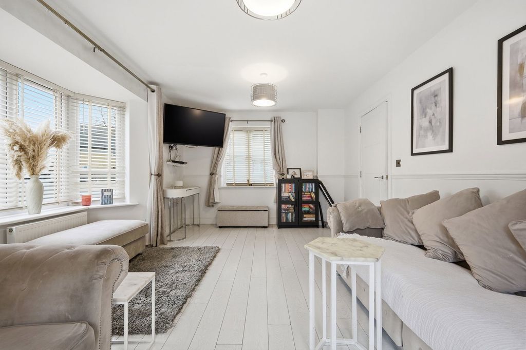 Property photo 3 of 24