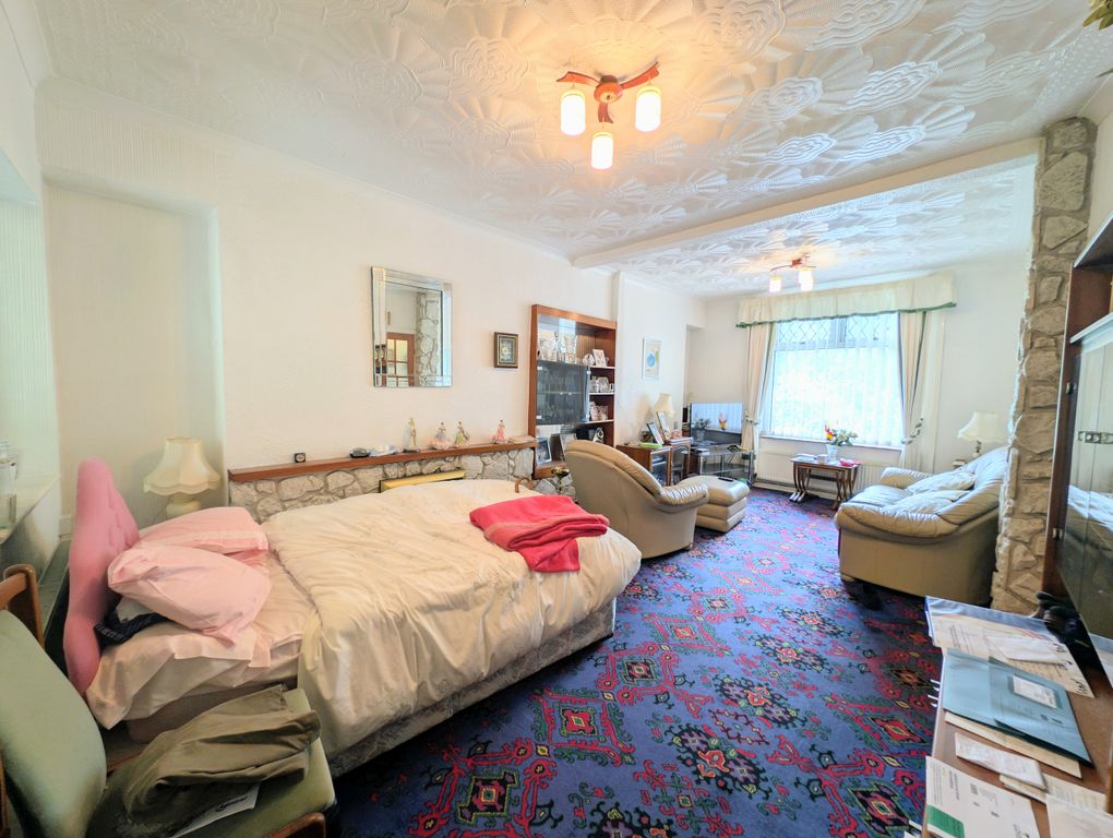 Property photo 3 of 16 Lounge