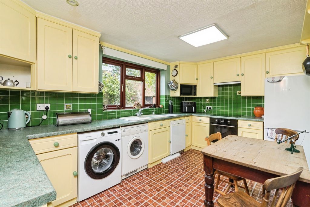 Property photo 3 of 27