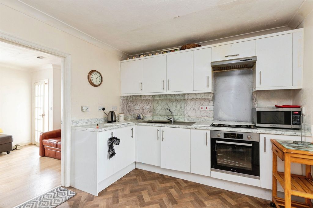Property photo 3 of 15