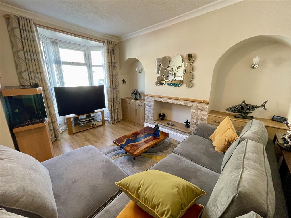 Property photo 3 of 10 Lounge