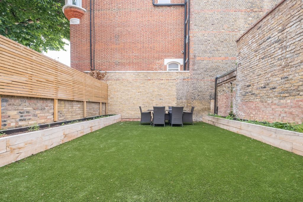 Property photo 2 of 13 4