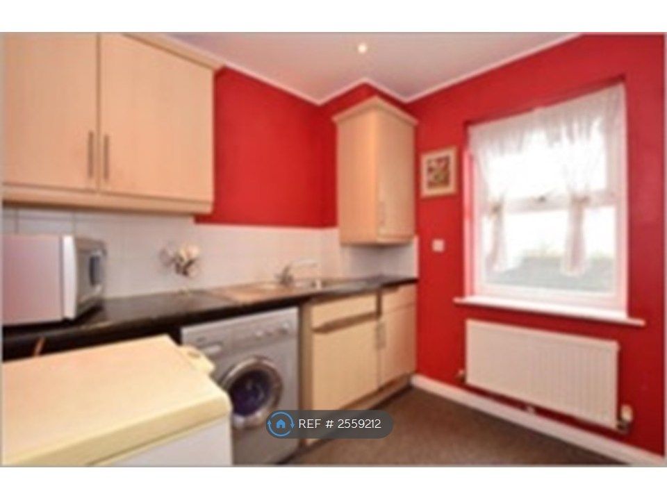 Property photo 2 of 6 Kitchen