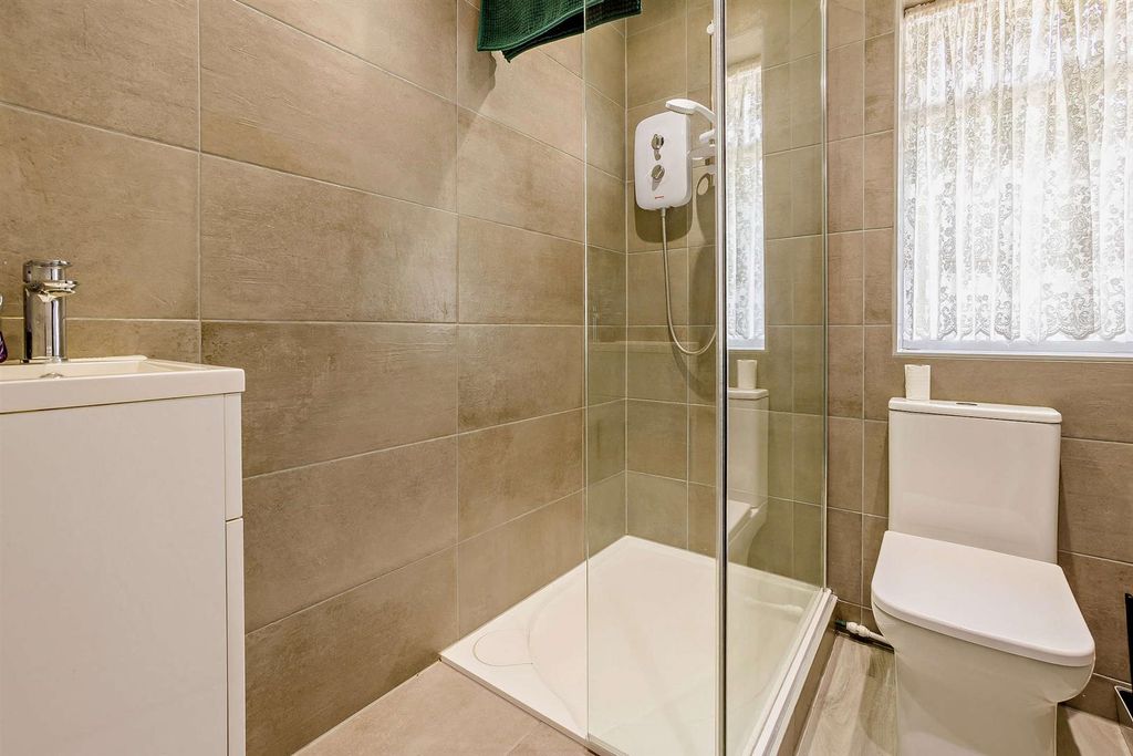 Property photo 3 of 31 8690244-Interior05-800.Jpg