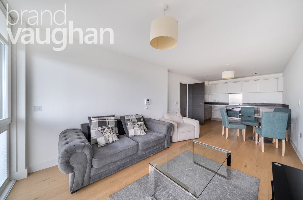 Property photo 2 of 12 B435E880-d1E1-417...