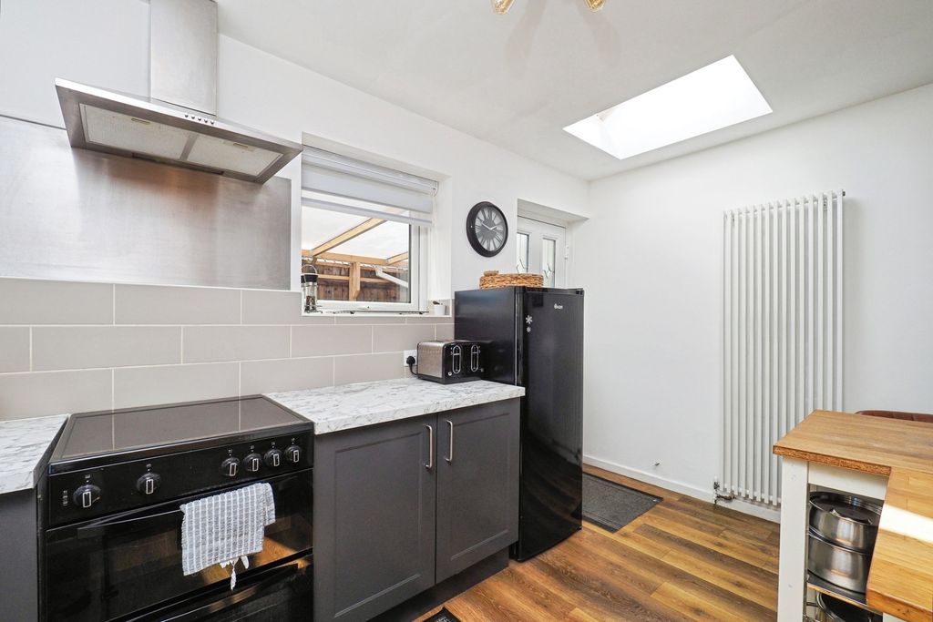 Property photo 2 of 17 Kitchen