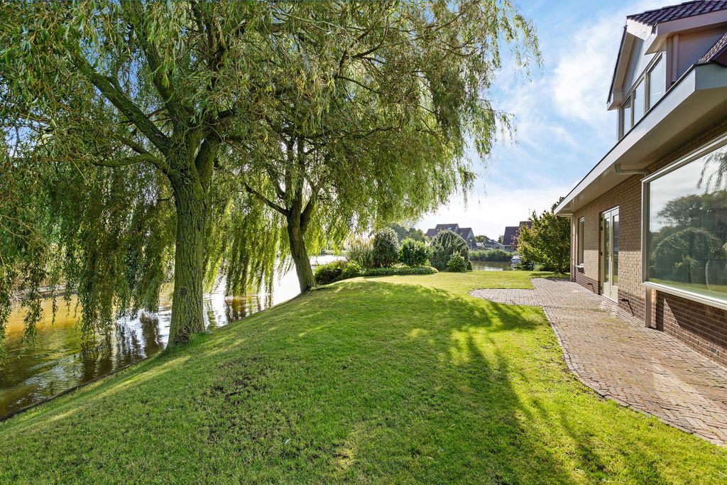 Property photo 2 of 51