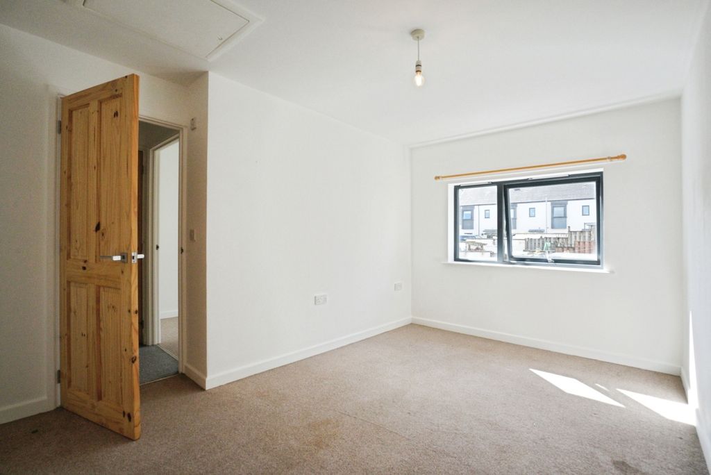 Property photo 3 of 17 Photo