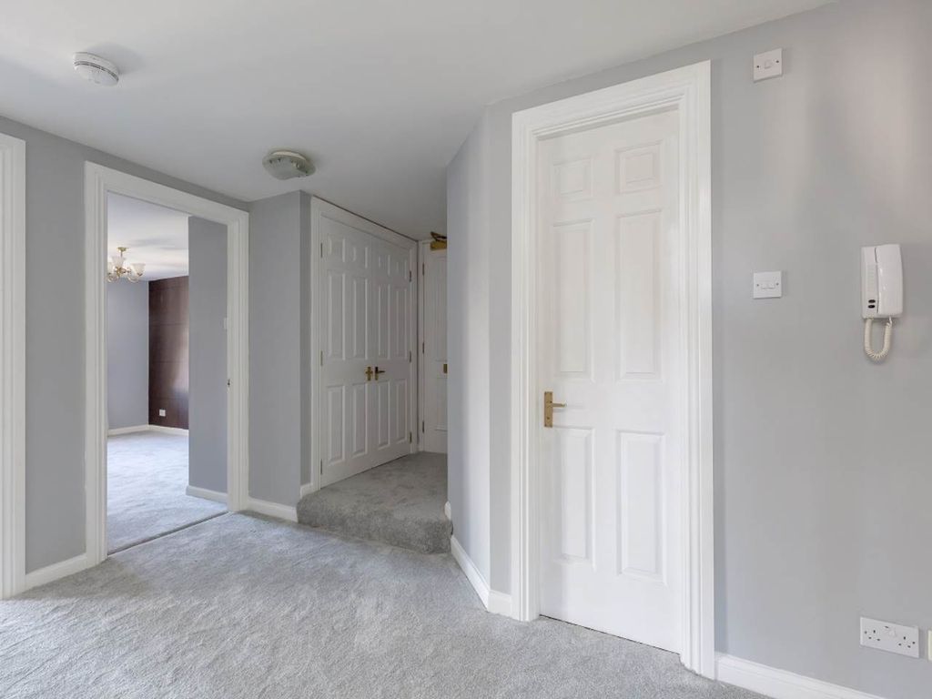 Property photo 2 of 9 Hallway