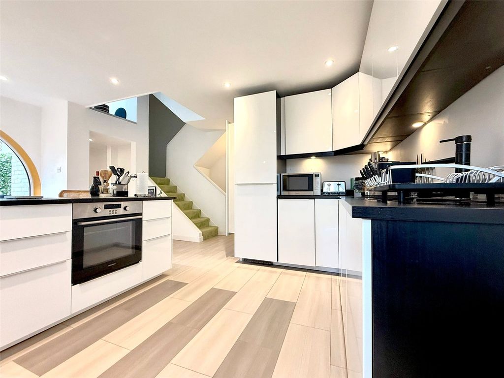 Property photo 3 of 18 Picture No. 02