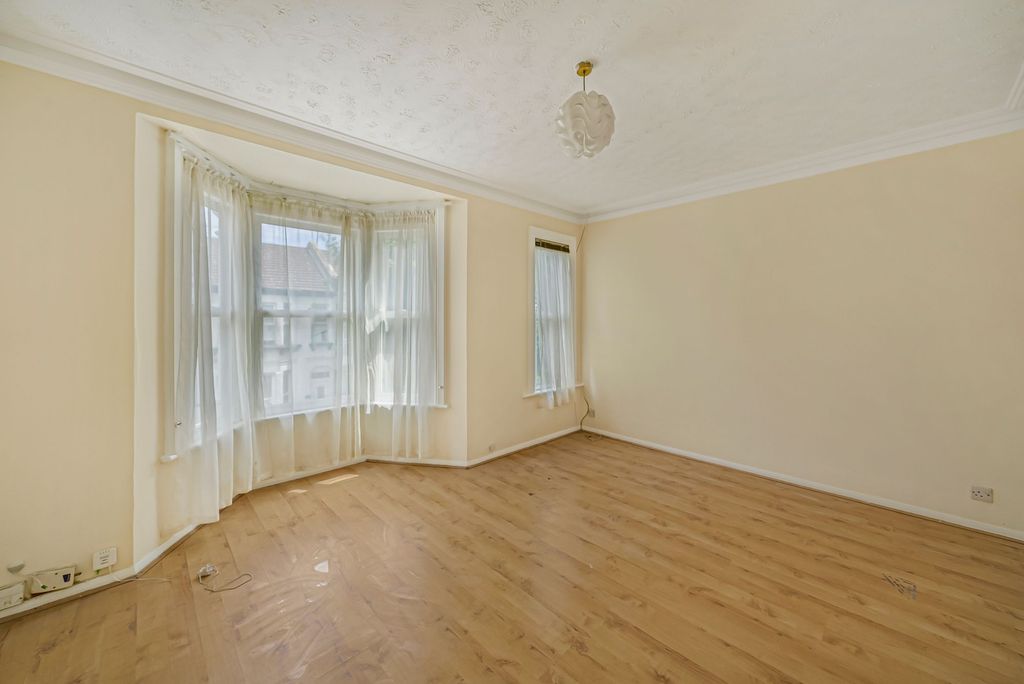 Property photo 3 of 8