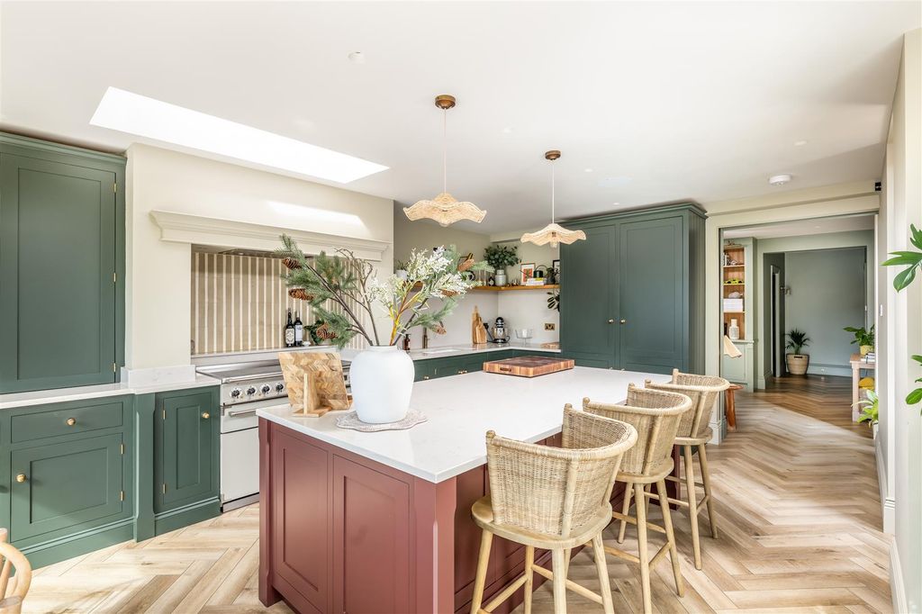 Property photo 2 of 27 260406 - 24 Merton Road, Bedford - 10.Jpg