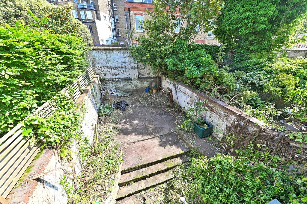 Property photo 2 of 5 Garden