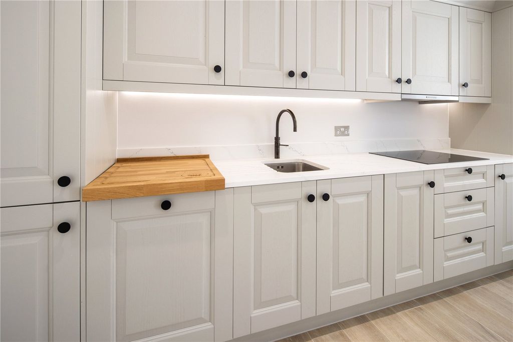 Property photo 3 of 7 Kitchen