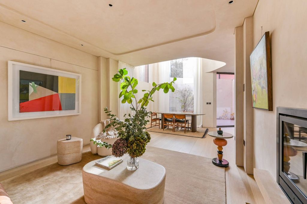 Property photo 1 of 32