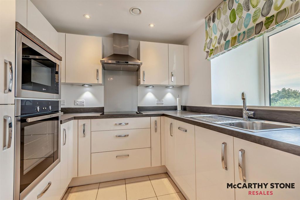 Property photo 2 of 10 8619257-Interior12-800.Jpg