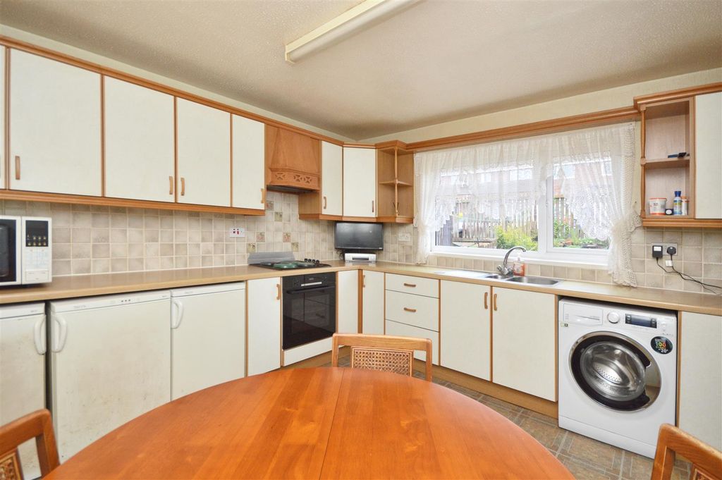 Property photo 3 of 15 Kitchen / Diner