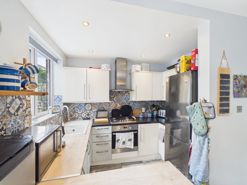 Property photo 1 of 26 Kitchen