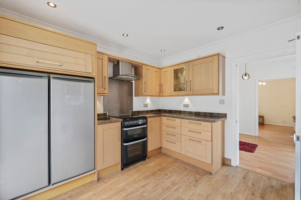 Property photo 3 of 27