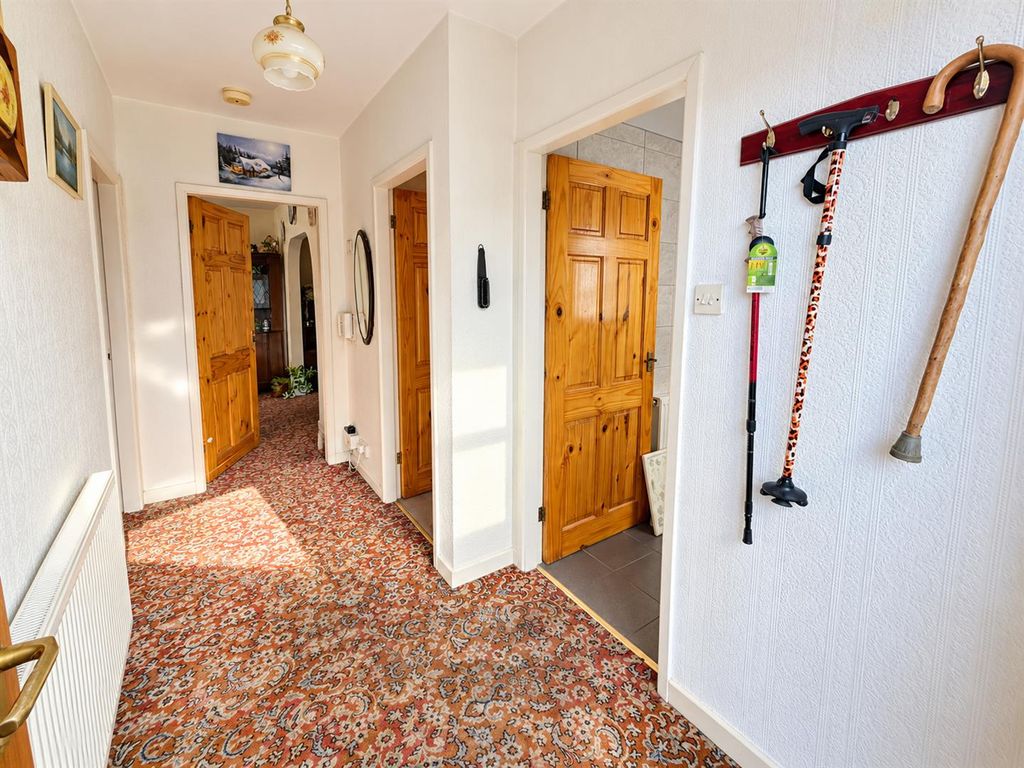 Property photo 2 of 16 Hallway
