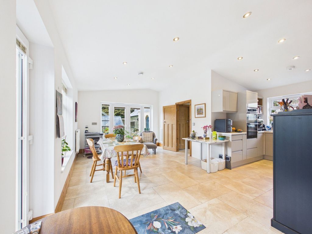 Property photo 2 of 32