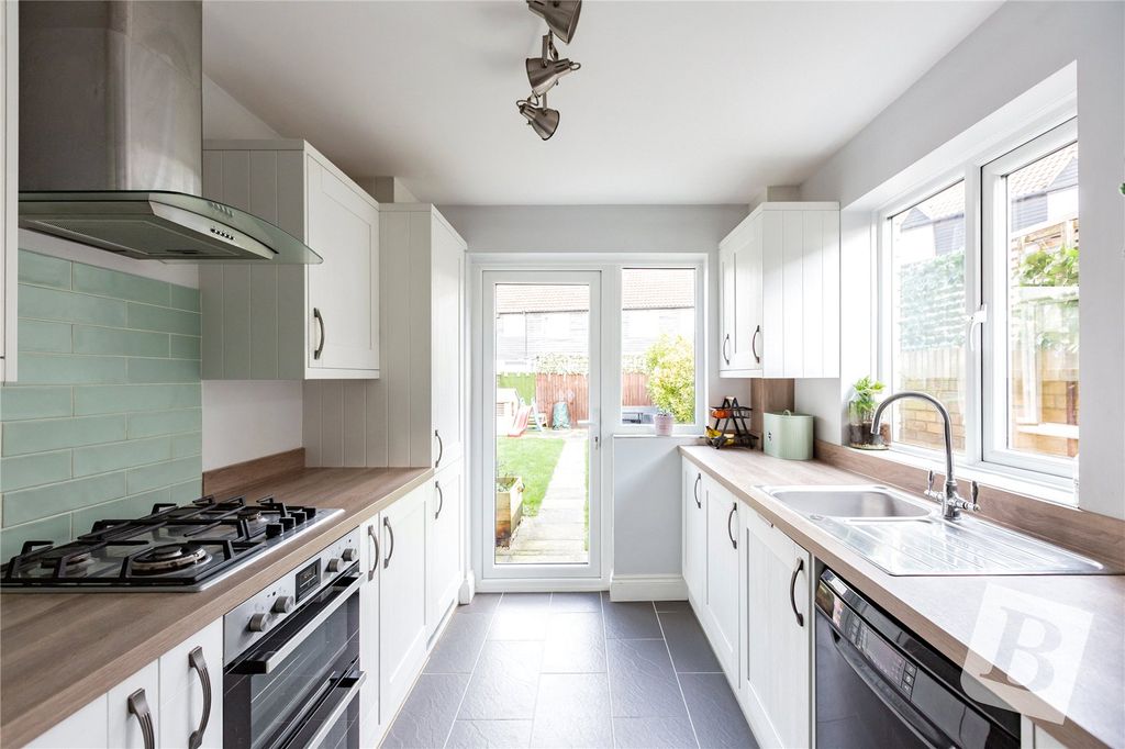 Property photo 2 of 18 Kitchen