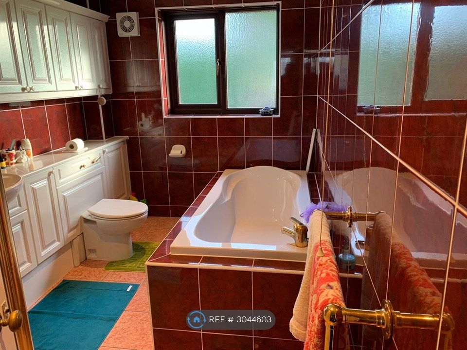 Property photo 3 of 17 The Community Bath/Shower Room