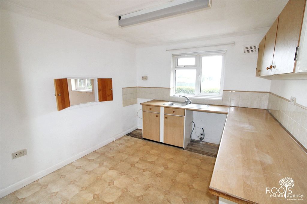 Property photo 3 of 14 Kitchen