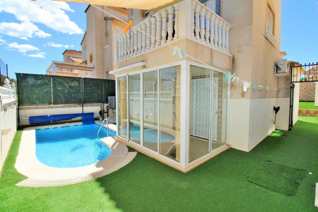 Property photo 2 of 50