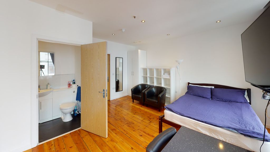 Property photo 3 of 4 Studio Room