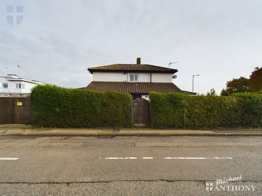 Property photo 1 of 6 Cam03218G0-Pr0403-Still016