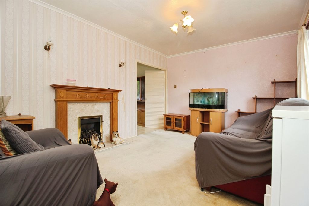 Property photo 2 of 11