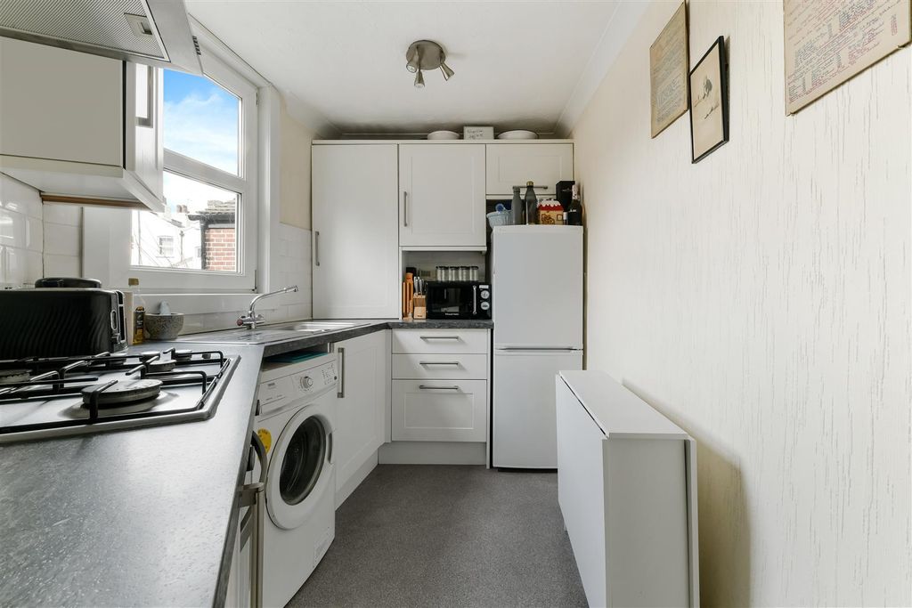 Property photo 3 of 13 High Street (8).Jpg