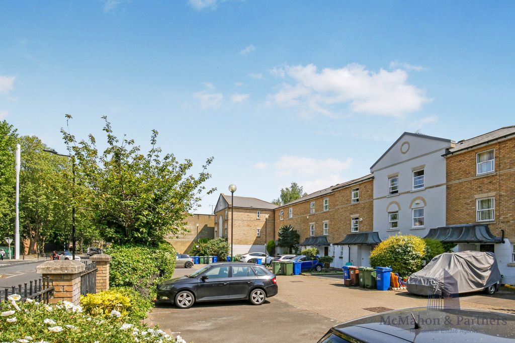 Property photo 2 of 9